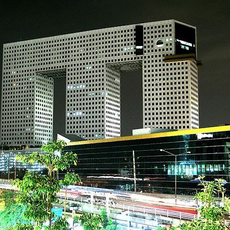 Iyarin @ Tuk Chang Hotel Bangkok Exterior foto