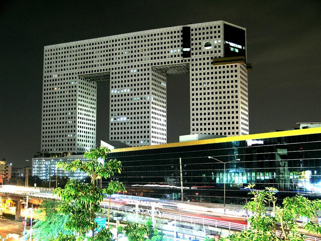 Iyarin @ Tuk Chang Hotel Bangkok Exterior foto