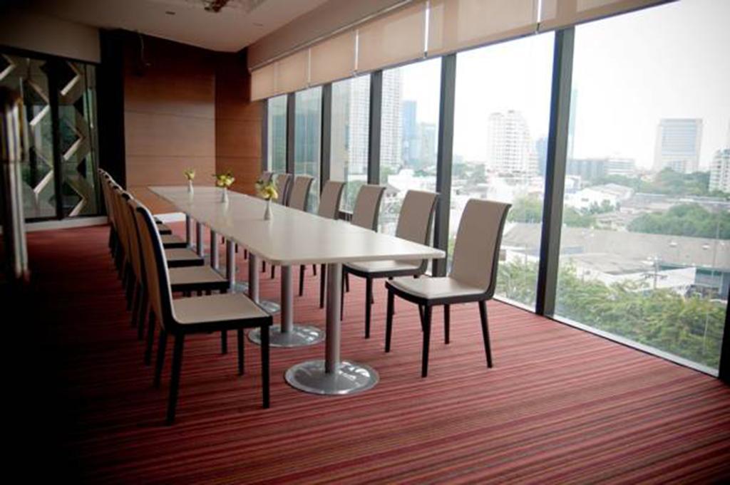 Iyarin @ Tuk Chang Hotel Bangkok Exterior foto