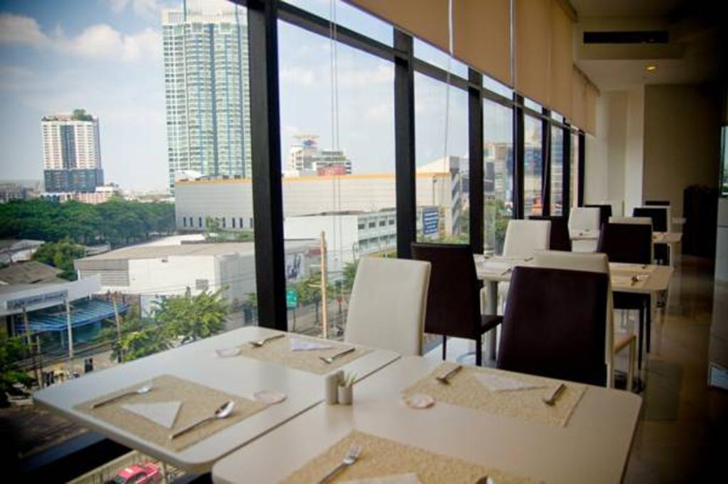 Iyarin @ Tuk Chang Hotel Bangkok Exterior foto