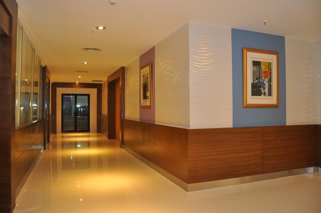 Iyarin @ Tuk Chang Hotel Bangkok Exterior foto